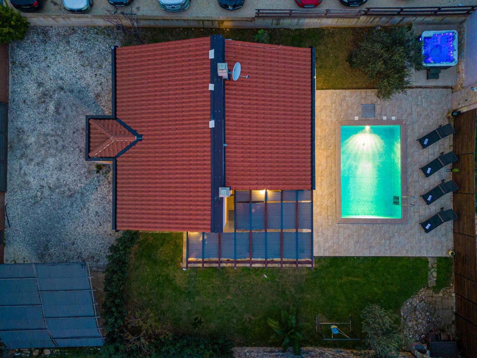 Bobo Family House With Pool Villa วอดิยัน ภายนอก รูปภาพ